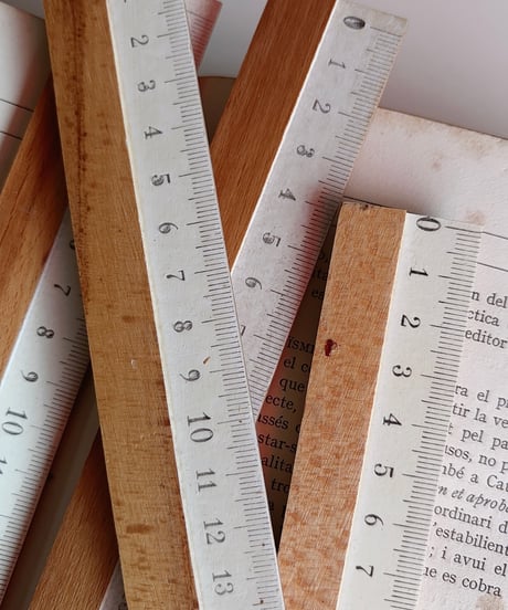 【スペイン蚤の市】 木製の定規 wooden ruler