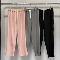 【MARGAUX VINTAGE 2027 PS】テーパードスリットパンツ