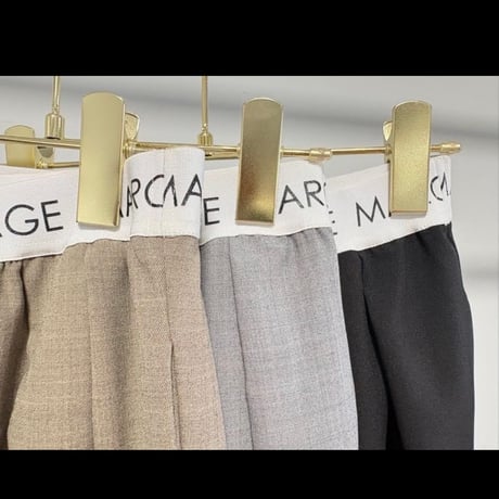 【MARGAUX VINTAGE 2027 PS】ウエストロゴタックパンツ