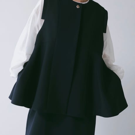 【CHIGNON】ソフトツイルフレアフォルムジレ