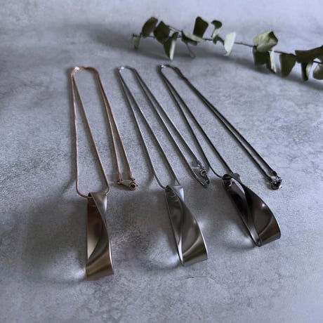 【charmaer】ツイストスネークチェーンネックレス