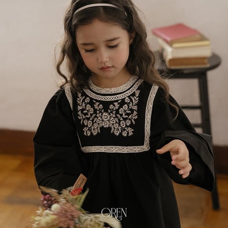 [予約] Fleur Noir Dress/ OREN by Hibyebebe