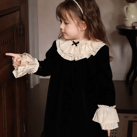 [予約] Cameo Frill Collar Dress
