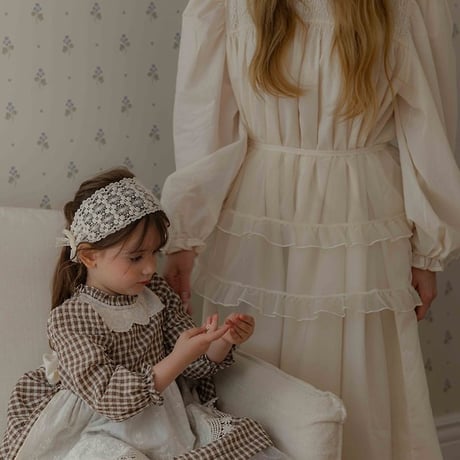 [予約] Organza frill apron / OREN by Hibyebebe