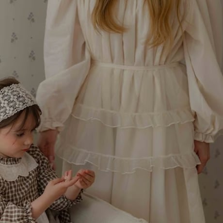 [予約] Organza frill apron(Mom) / OREN by Hibyebebe