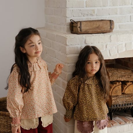 [予約] Rivega Ruffle Blouse/ OREN by Hibyebebe