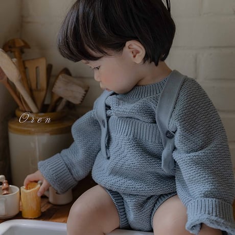 [予約] Loen Knit Set (Round-neck Sweater + Overalls)/ OREN by Hibyebebe