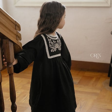 [予約] Fleur Noir Dress/ OREN by Hibyebebe