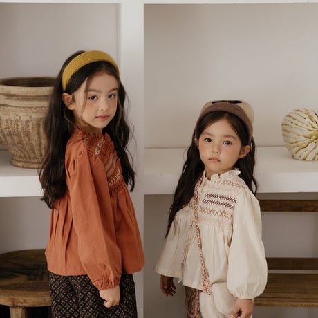 [予約] Merci Smocked Blouse/ OREN by Hibyebebe