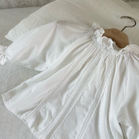 [予約] Chloe Lace Blouse / Monbebe