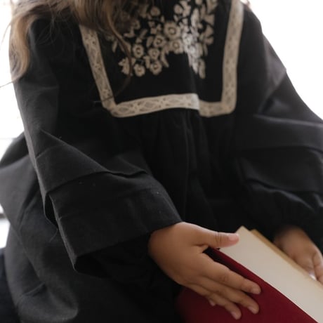 [予約] Fleur Noir Dress/ OREN by Hibyebebe