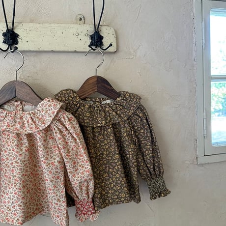 [予約] Rivega Ruffle Blouse/ OREN by Hibyebebe