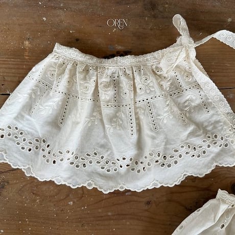 [予約] Olive + Garden Lace Apron/ OREN by Hibyebebe