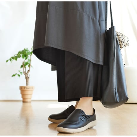 【2026年秋冬/再入荷】Pansy スリッポンシューズ 軽量 4e フラットソール リボン 外反母趾  柔らかい