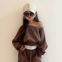 〈即納〉𝐎𝐫𝐢𝐠𝐢𝐧𝐚𝐥オフショルダートップス【ブラウン】