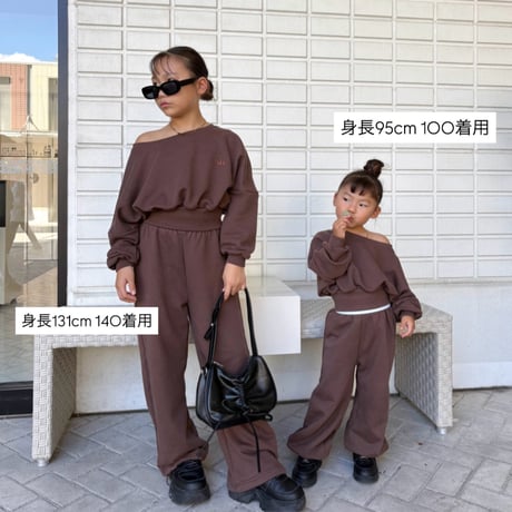 〈即納〉𝐎𝐫𝐢𝐠𝐢𝐧𝐚𝐥オフショルダートップス【ブラウン】