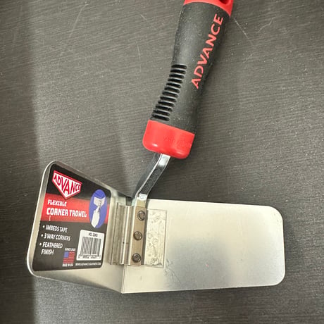 Flexible Corner Trowel(赤/黒)