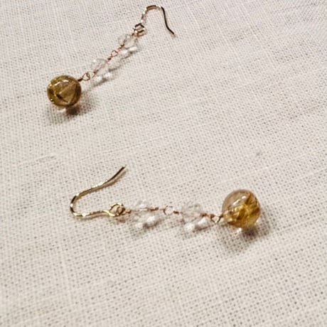 ゴールドルチル　ピアス