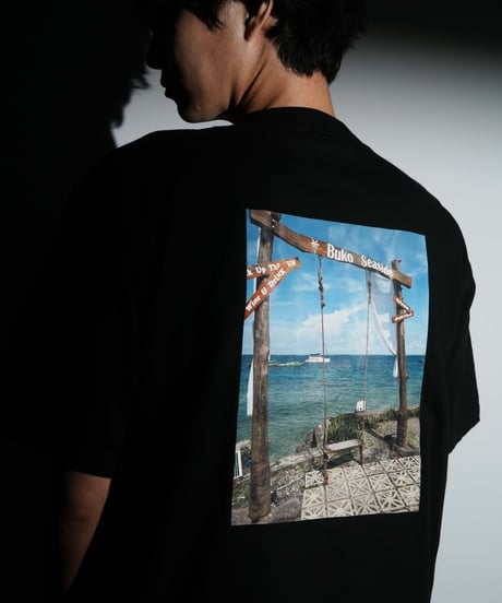 Noblecalmerロゴ入りフォトプリントTシャツ