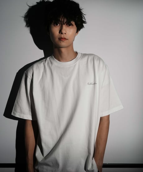 Noblecalmerロゴ入りフォトプリントTシャツ