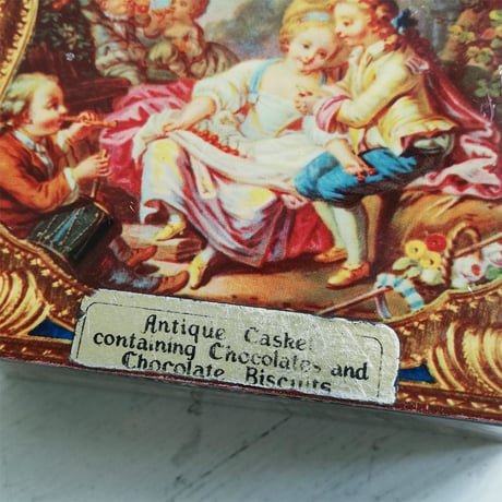 "ANTIQUE　CASKET"　チョコレートとチョコレートビスケットの缶