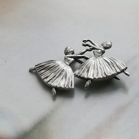 舞うふたりのバレリーナ　シルバー　ブローチ　1948年