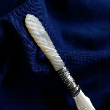 Henry Wigfull　マザーオブパール　ハンドル　EPNS　バターナイフ
