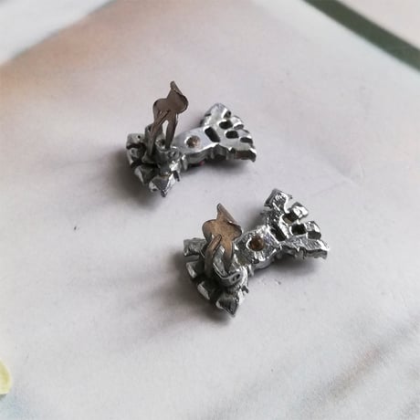 アイリスガラス　リボンのイヤリング　チェコガラス　レインボーガラス