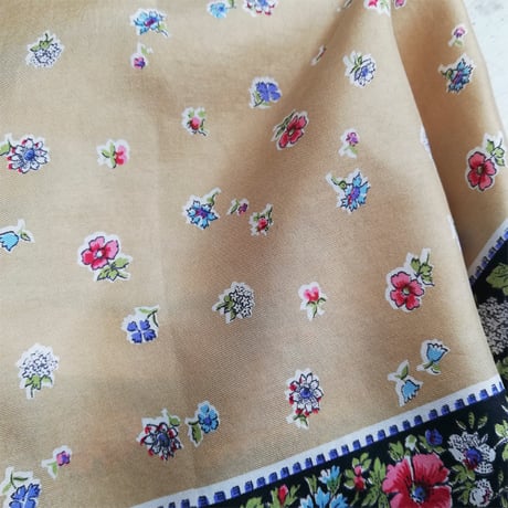 Liberty リバティ フローラル　シルクスカーフ