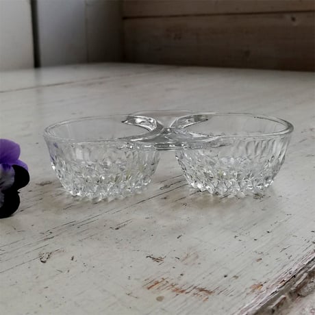 プレスガラス　ソルト＆ペッパー入れ