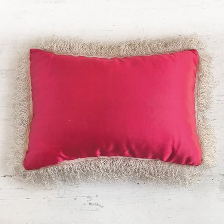 花のビーズ刺繍　シルク　ミニクッション