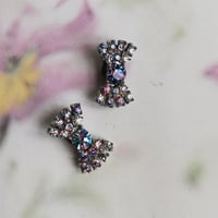 アイリスガラス　リボンのイヤリング　チェコガラス　レインボーガラス