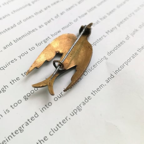 ターコイズガラス　ツバメのブローチ　イギリスアンティーク