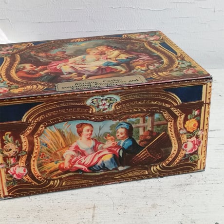 "ANTIQUE　CASKET"　チョコレートとチョコレートビスケットの缶