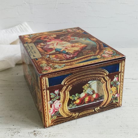 "ANTIQUE　CASKET"　チョコレートとチョコレートビスケットの缶