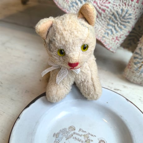ドイツ製　グリーンアイ　猫のぬいぐるみ