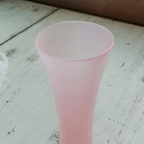 オパリンガラス　ピンク　フラワーべース