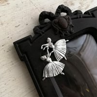 舞うふたりのバレリーナ　シルバー　ブローチ　1948年