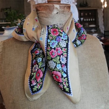 Liberty リバティ フローラル　シルクスカーフ