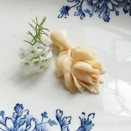 アイボリー　薔薇のペンダントップ　フランスアンティーク