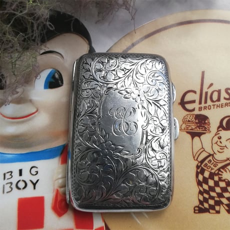 純銀製　花とアカンサスのエングレーヴィング 　シガレットケース　1911年