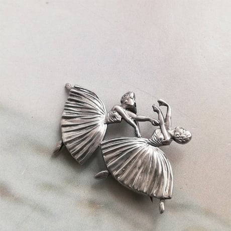 舞うふたりのバレリーナ　シルバー　ブローチ　1948年