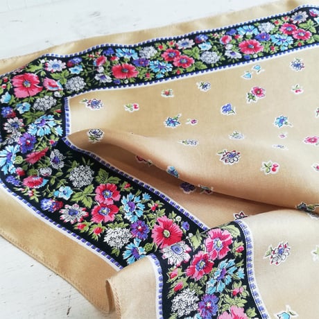 Liberty リバティ フローラル　シルクスカーフ