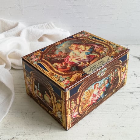 "ANTIQUE　CASKET"　チョコレートとチョコレートビスケットの缶