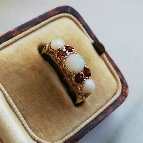 9Kゴールド　オパールとガーネット　リング　1974年