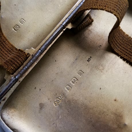 純銀製　花とアカンサスのエングレーヴィング 　シガレットケース　1911年