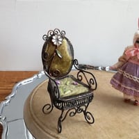 ベルベットと花の飾り　ワイヤー　スモールアームチェア