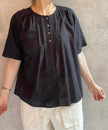 made in japan　Hands of creation  1530636　綿麻リネンローン ランダムタック2wayブラウス　ブラック