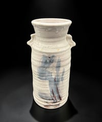 荻焼 白釉 耳付花瓶 丸形 フラワーベース 花入れ 白荻 貫入 花器 陶器 時代物 インテリア 骨董品 アンティーク