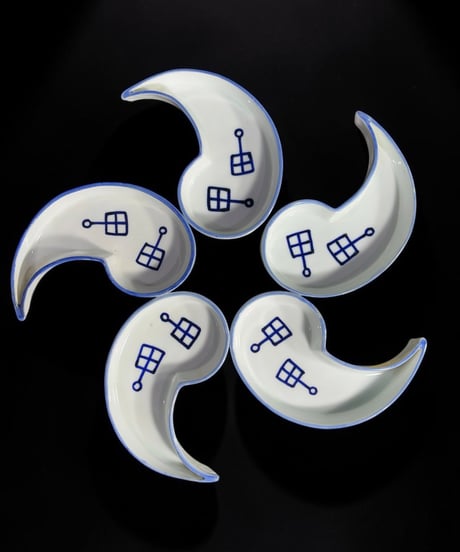 【5客セット】古伊万里 染付 白磁 勾玉皿 小皿 勾玉 時代物 和食器 骨董品 アンティーク